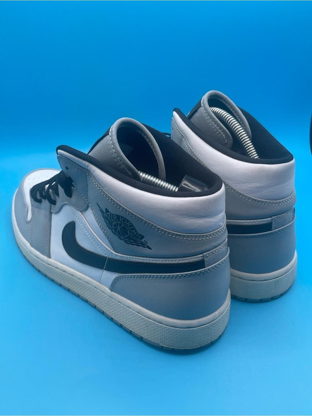 Nike Air Jordan 1 Mid "Light Smoke Grey" - Picture 3 of 4